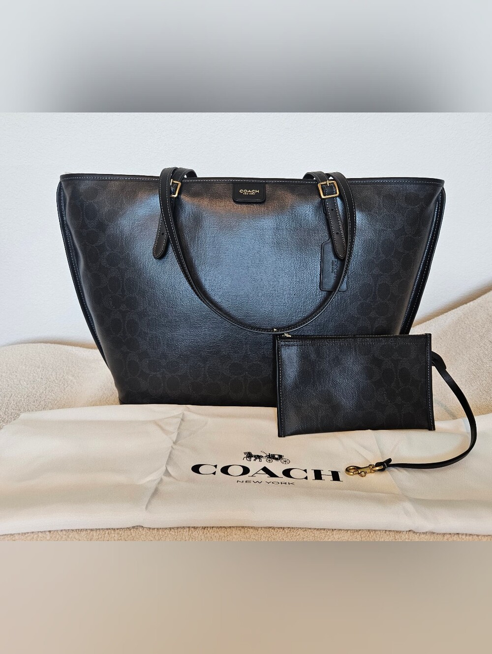 Coach Black Signature Canvas Leather Taxi Tote with Wristlet NWOT